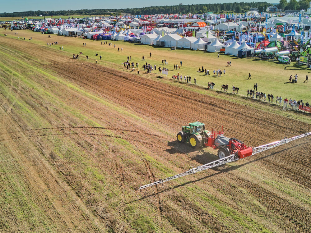Dynamiczne pokazy maszyn rolniczych na Wystawie AGRO SHOW 2025