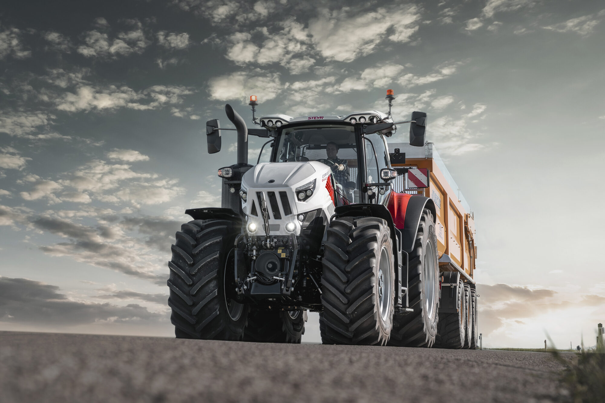 CAŁKOWICIE NOWY STEYR® CERVUS CVT